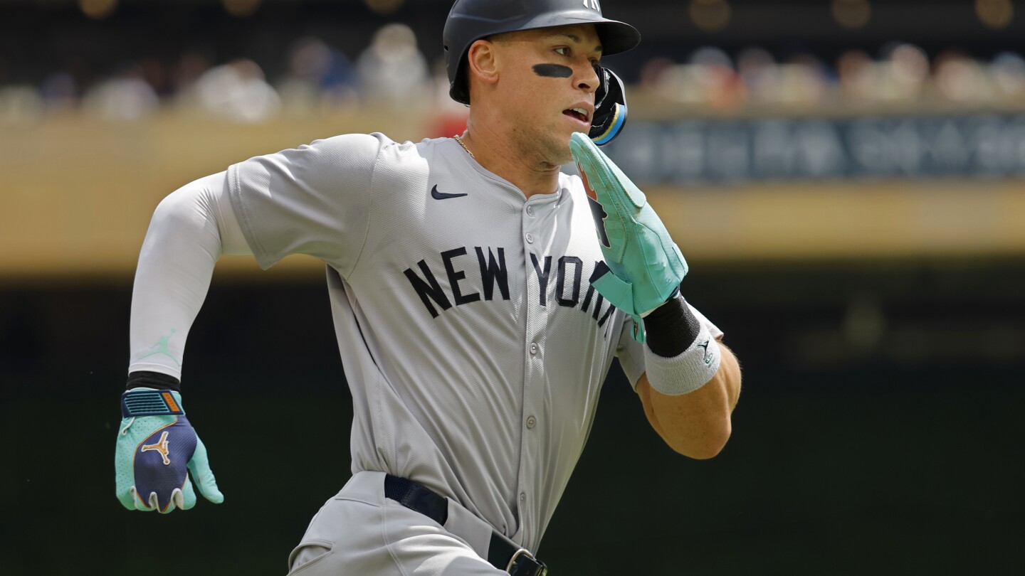 Yankee uniforms tonight top